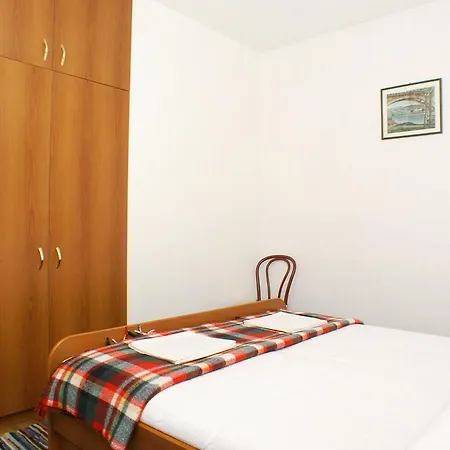2743b Gornji Dolac